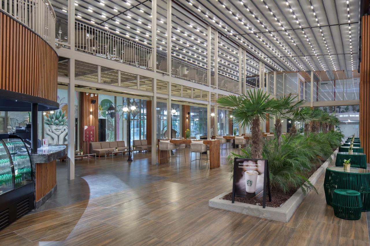 Nirvana Cosmopolitan - Convention & Sports Center Курортний комплекс 5*