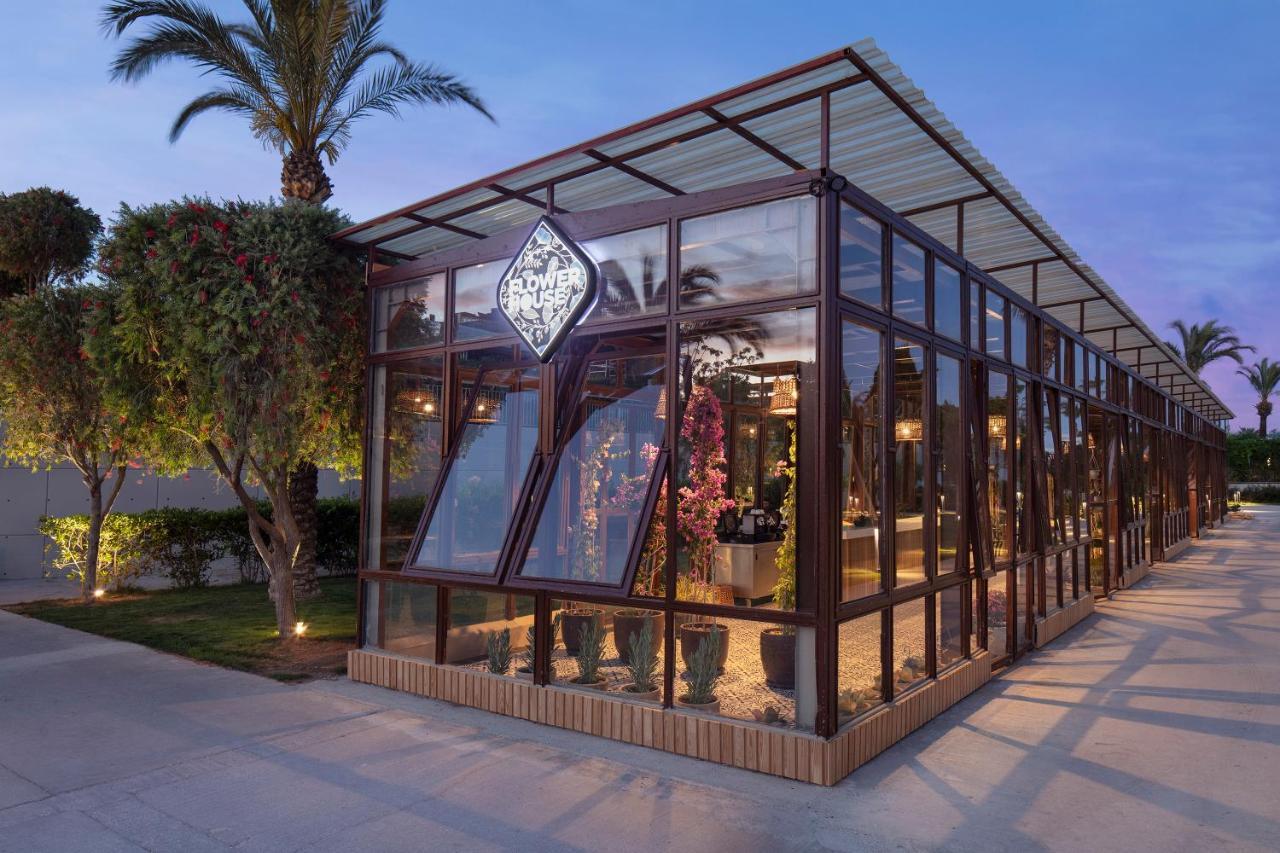 Nirvana Cosmopolitan - Convention & Sports Center Курортний комплекс 5*
