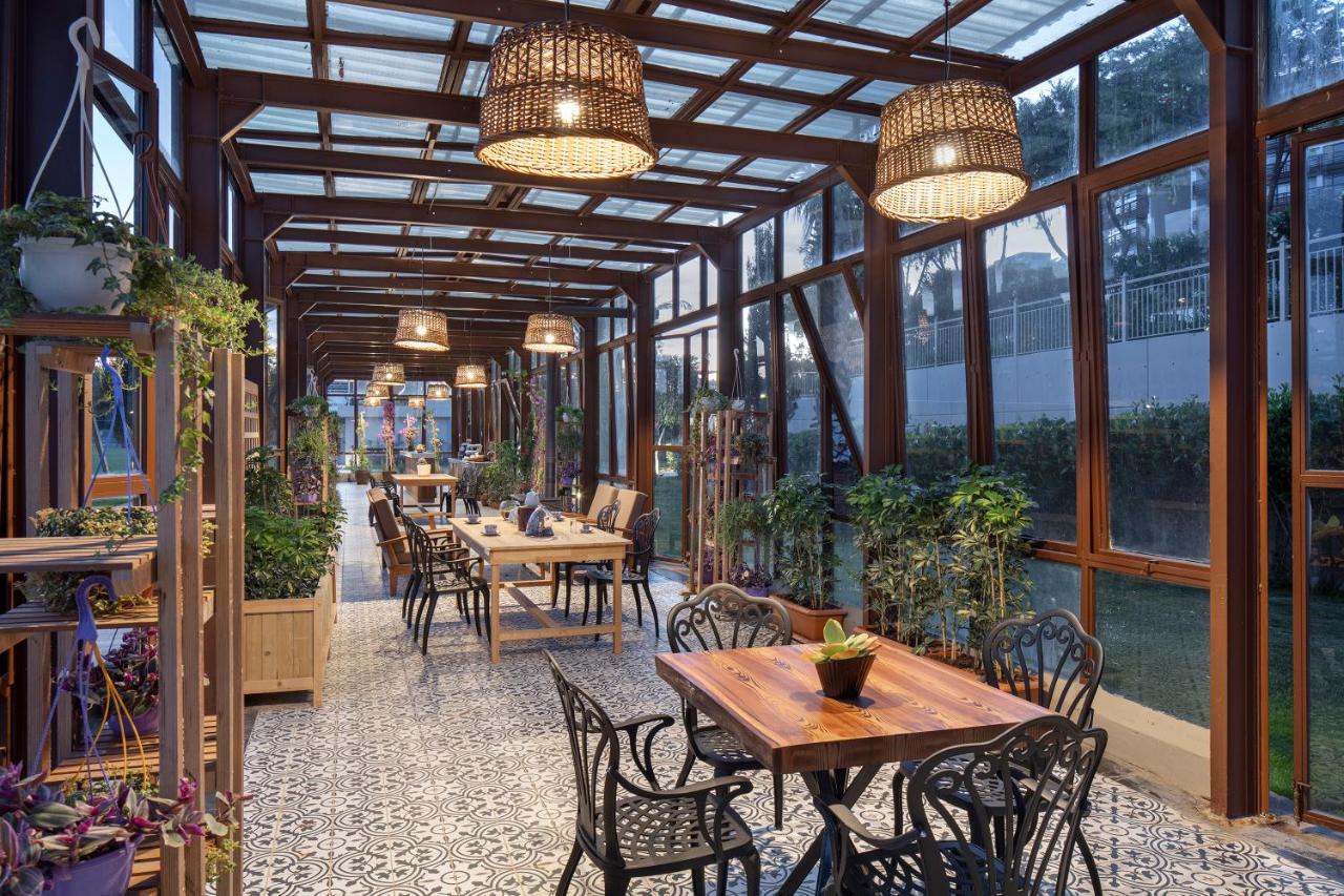 Курортний комплекс Nirvana Cosmopolitan - Convention & Sports Center Анталія