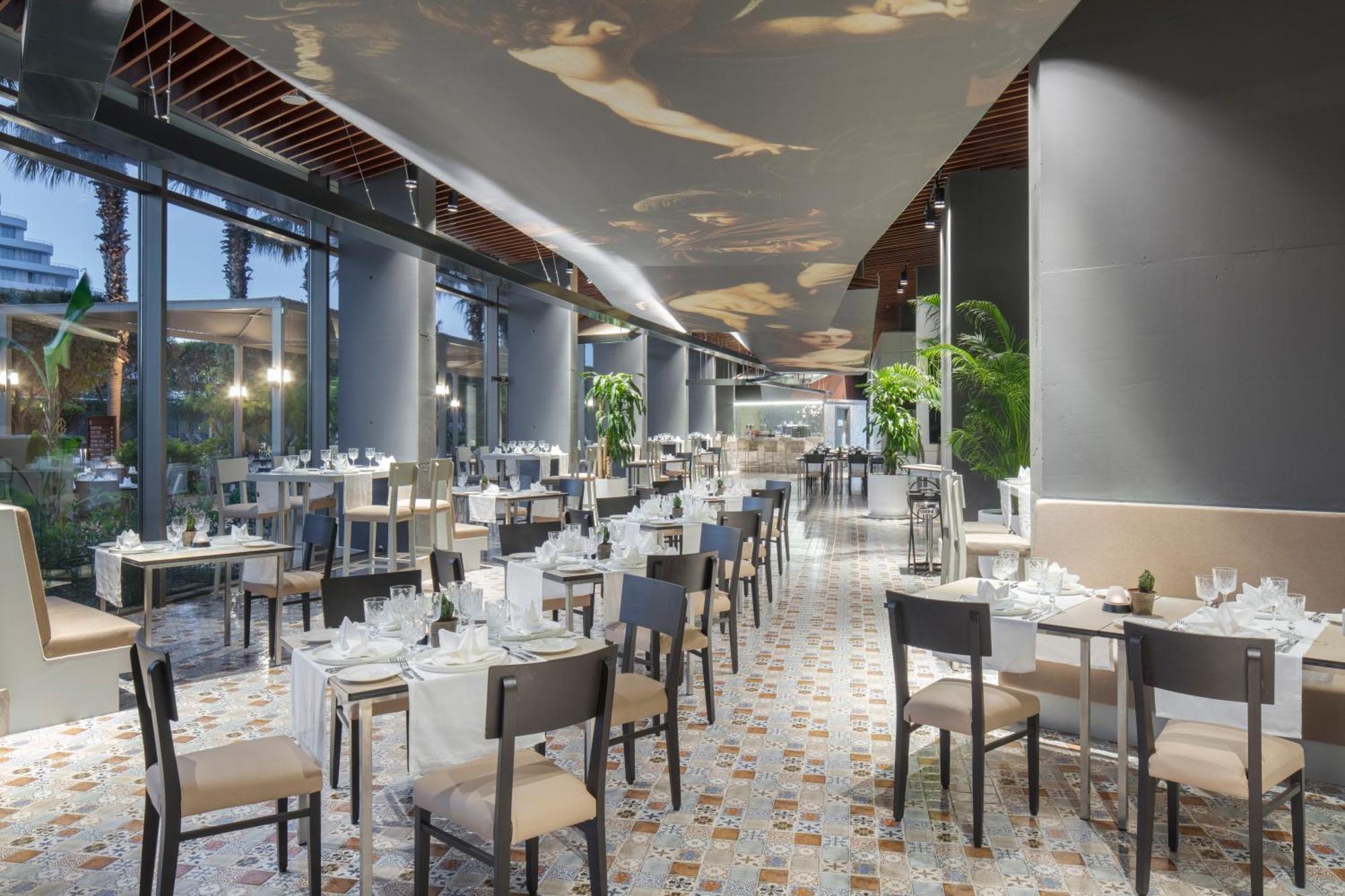 Nirvana Cosmopolitan - Convention & Sports Center Курортний комплекс 5*