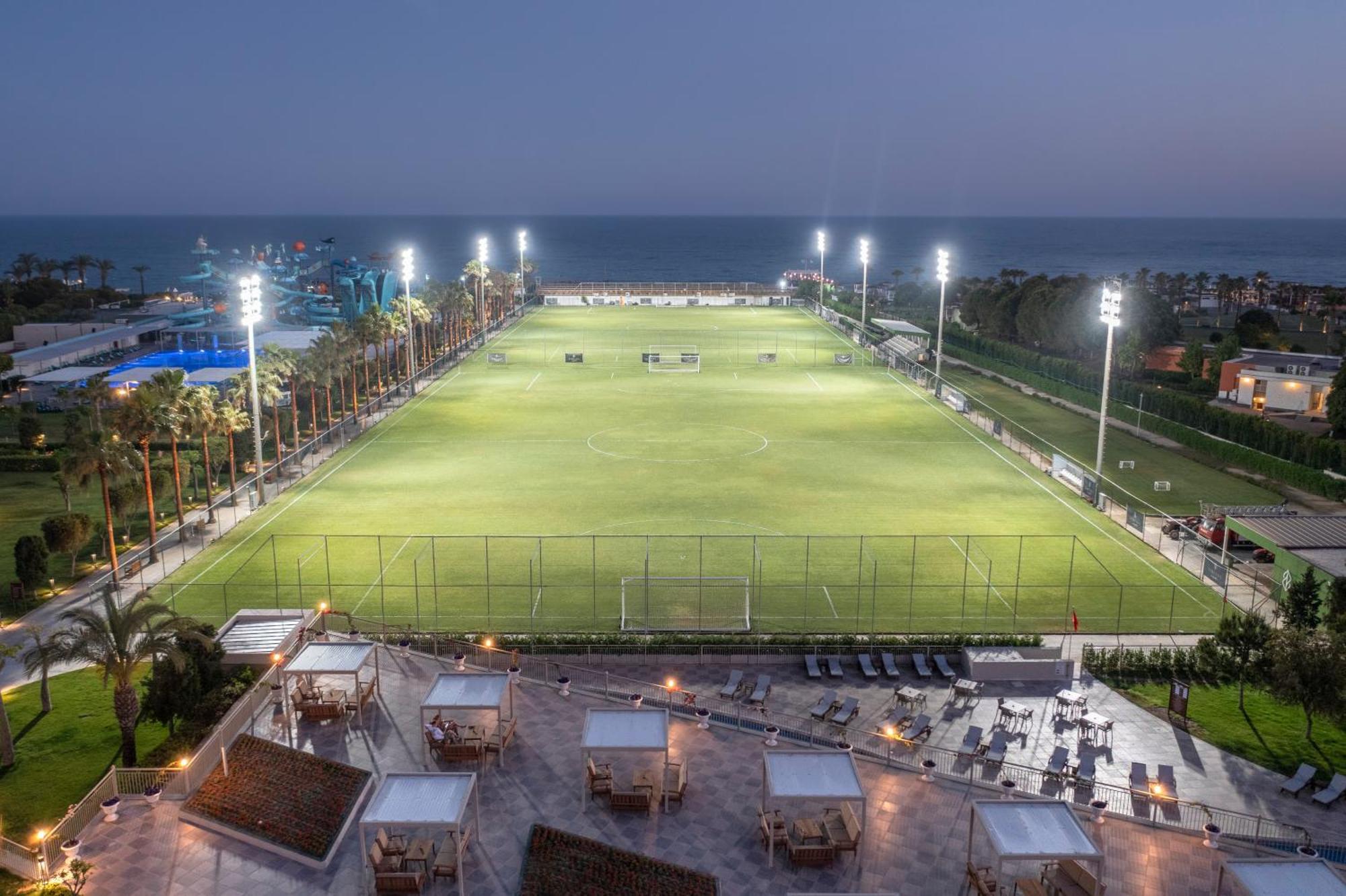 Nirvana Cosmopolitan - Convention & Sports Center 5*