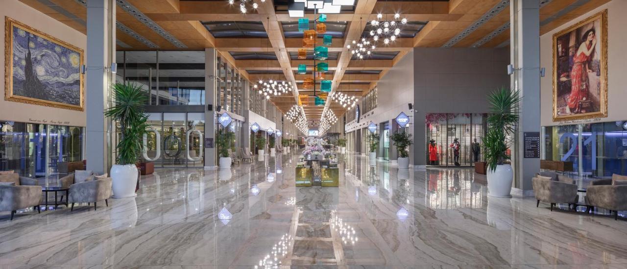 Nirvana Cosmopolitan - Convention & Sports Center Resort