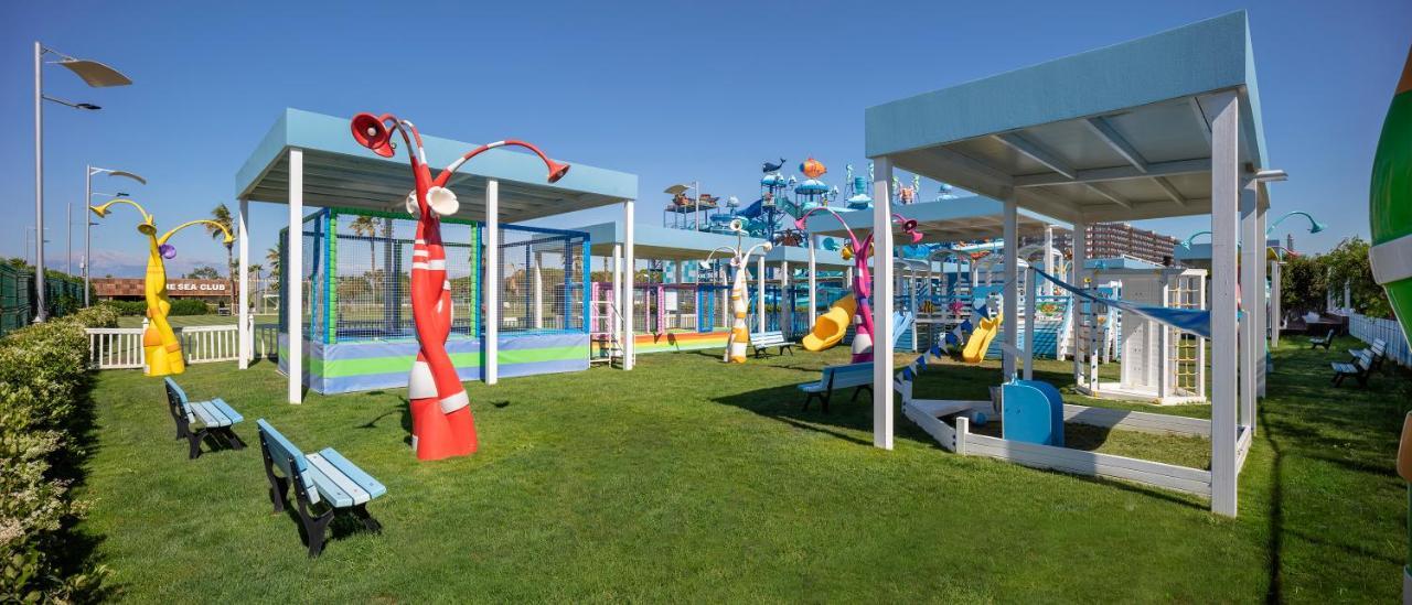 Nirvana Cosmopolitan - Convention & Sports Center Resort