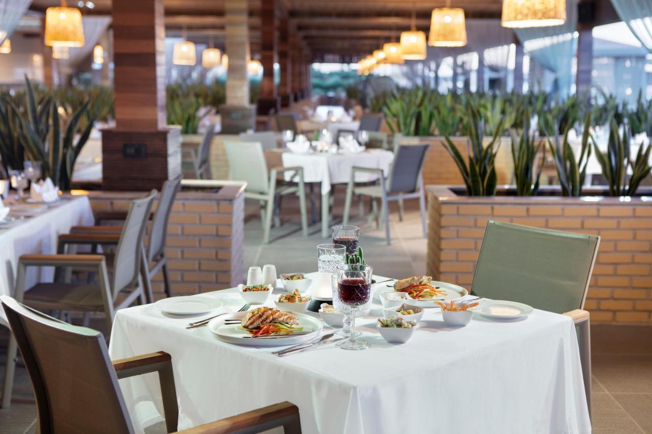 Nirvana Cosmopolitan - Convention & Sports Center Resort