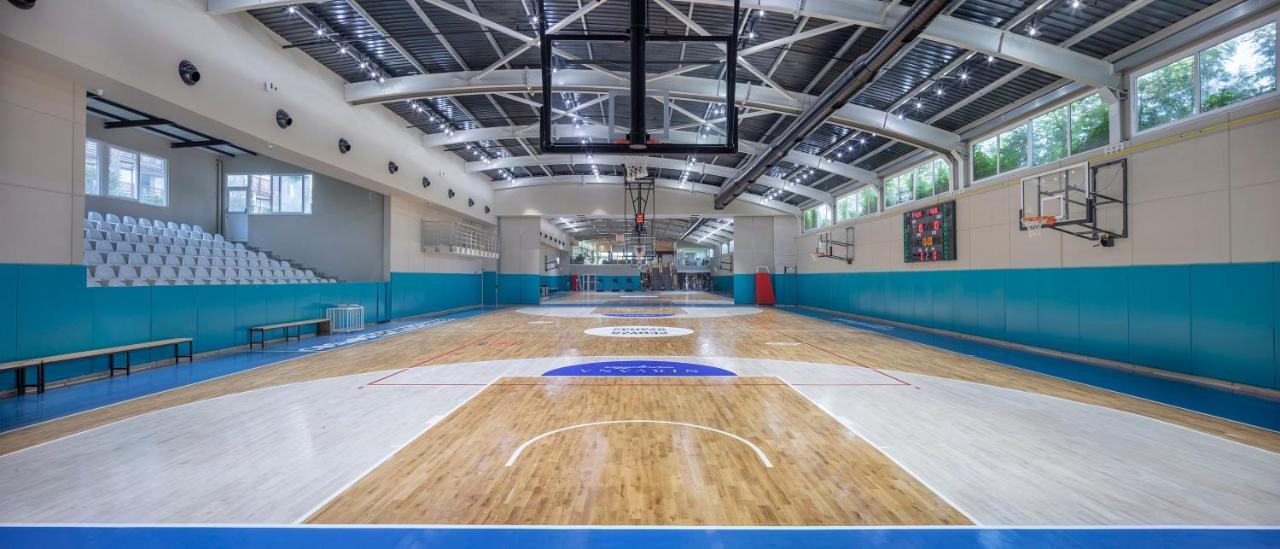 Resort Nirvana Cosmopolitan - Convention & Sports Center