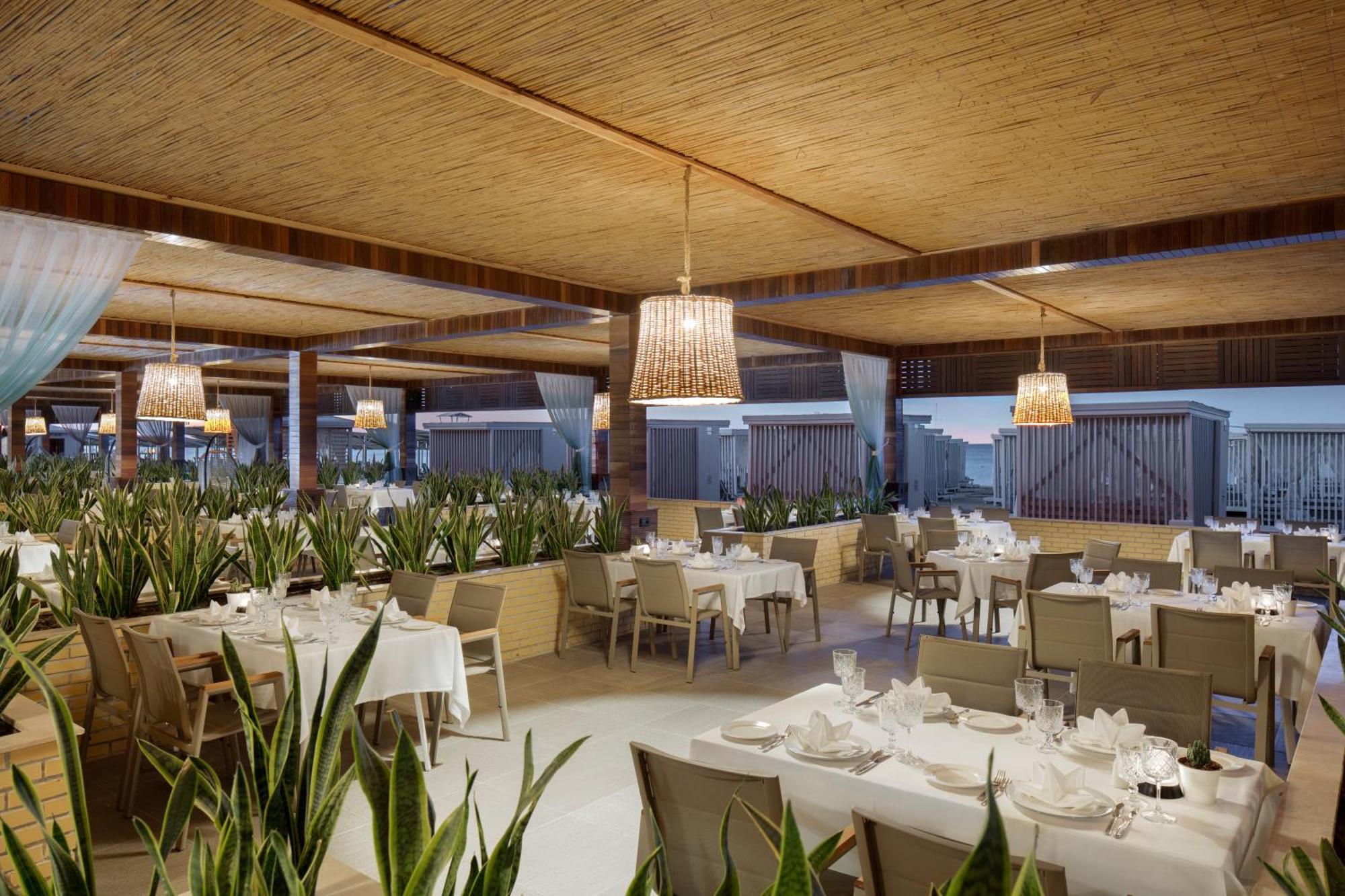 Nirvana Cosmopolitan - Convention & Sports Center 5* Antalya