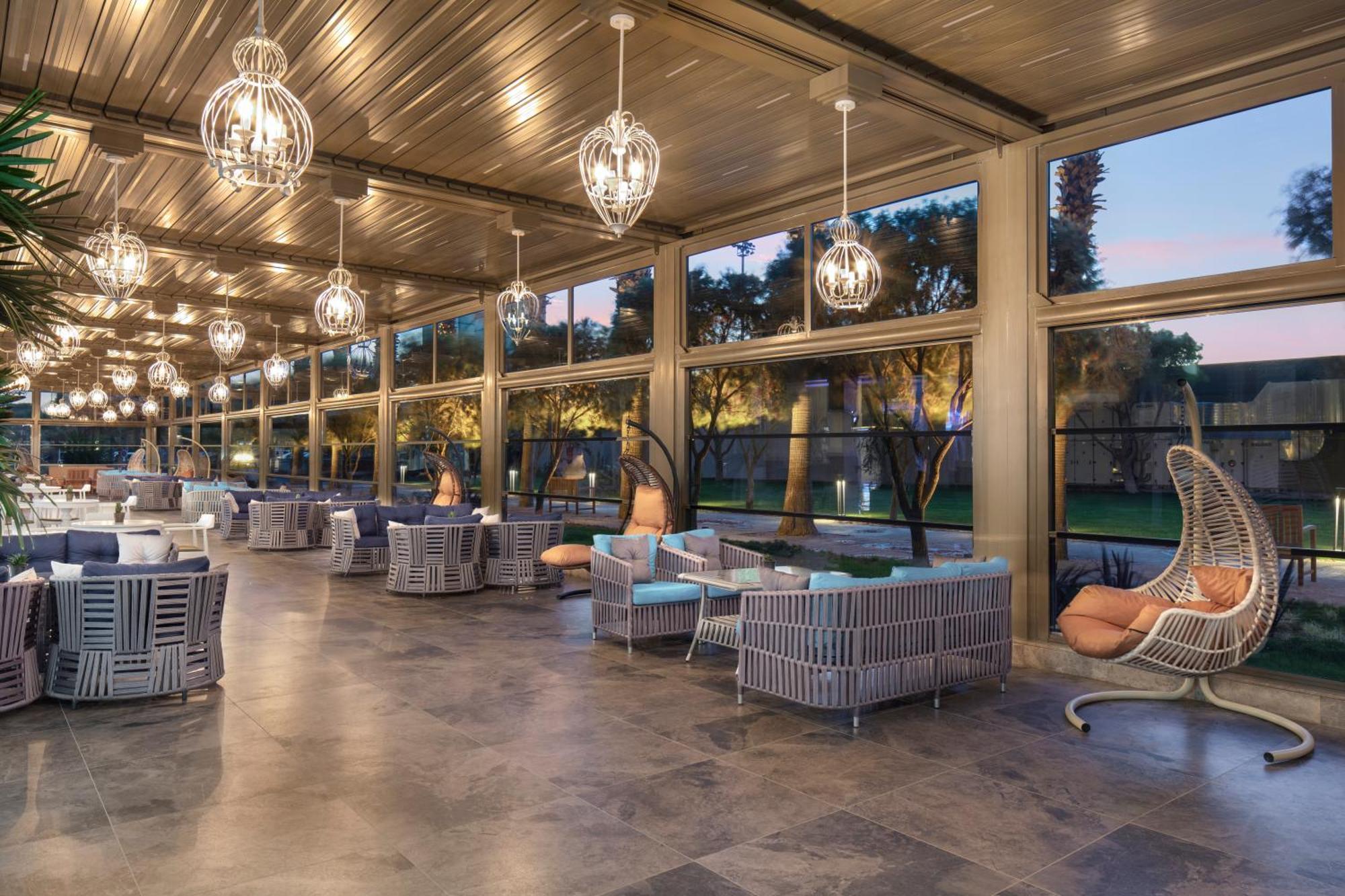 Nirvana Cosmopolitan - Convention & Sports Center Resort 5*